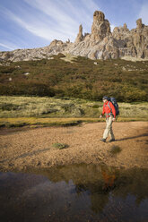 Mann beim Wandern, San Carlos de Bariloche, Nahuel Huapi National Park, Argentinien - ISF14829