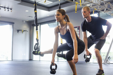 Couple working out with weights - ISF15161