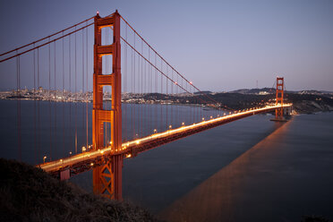 Scenic view of Golden Gate Bridge at dusk, San Francisco, California, USA - ISF15223