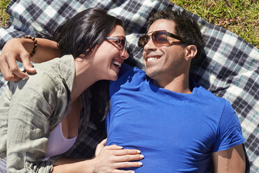 Overhead view of couple on picnic blanket - ISF15287