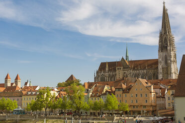 Germany, Bavaria, Regenbsurg, Old town, Regensburg Cathedral - JUNF01061