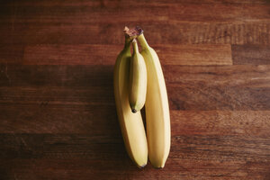 Zwei große und eine kleine Bananenstaude - RHF02030