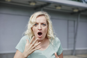 Portrait of shocked woman outdoors - RHF02064