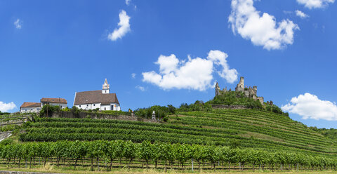 Österreich, Niederösterreich, Wachau, Kremstal, Senftenberg, Burgruine Senftenberg und Pfarrkirche - WWF04239