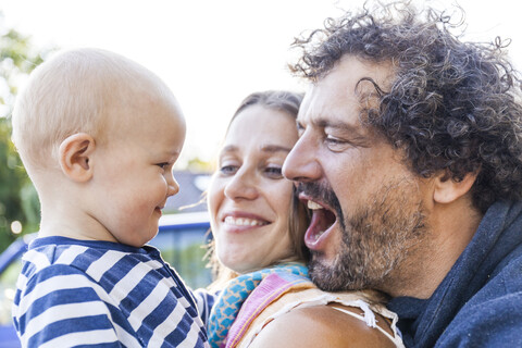 Die Familie hat Spaß zusammen, lizenzfreies Stockfoto