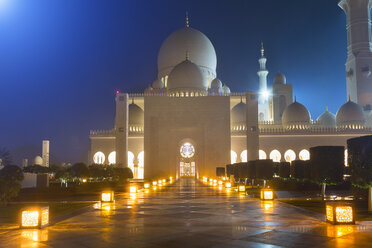 Sheikh Zayed Mosque at night, Abu Dhabi, United Arab Emirates - ISF15411