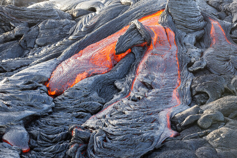 USA, Hawaii, Big Island, Volcanoes National Park, lava flowing from Pu'u O'o' volcano stock photo