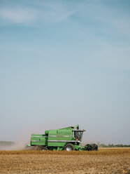Serbia, Vojvodina, Combine harvester in soybean field - NOF00042