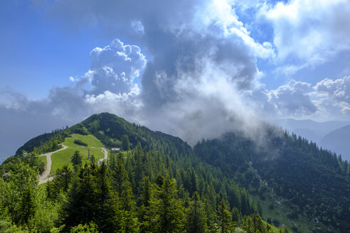 Deutschland, Bayern, Oberbayern, Ruhpolding, Chiemgauer Alpen, Mittlere und Hintere Rauschberge - LBF02011