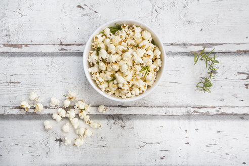 Hausgemachtes Popcorn mit Rosmarin und Parmesan - LVF07192