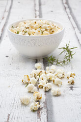 Hausgemachtes Popcorn mit Rosmarin und Parmesan - LVF07193