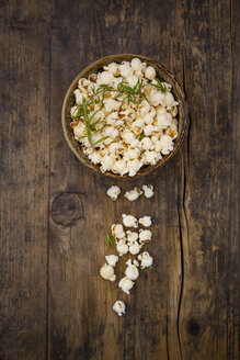 Hausgemachtes Popcorn mit Rosmarin und Parmesan - LVF07197
