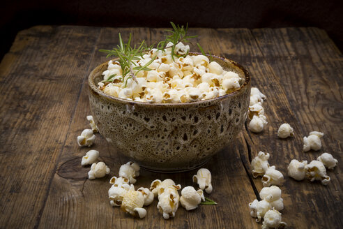 Hausgemachtes Popcorn mit Rosmarin und Parmesan - LVF07199