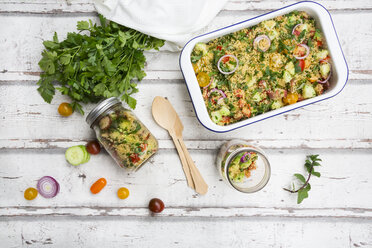 Couscous-Salat mit Tomaten, Gurken, Petersilie und Minze - LVF07206