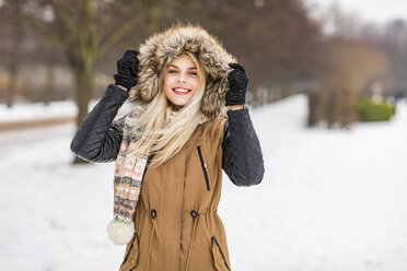 Portrait of fashionable teenage girl in winter - WPEF00573