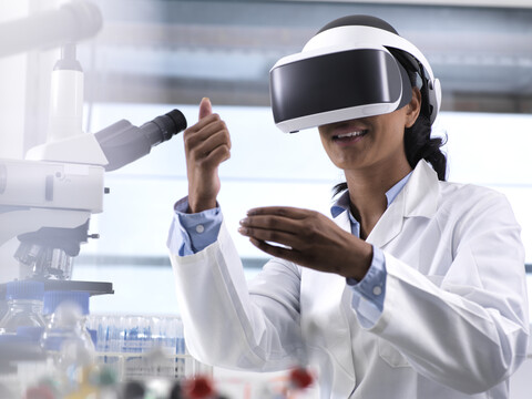 Female scientist using virtual reality to understand a research experiment in the laboratory stock photo