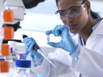 Genetic research, female scientist viewing sample in a eppendorf vial, analysis in the laboratory - ABRF00176