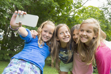 Girls taking selfie in garden - ISF16030