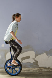 Teenager Mädchen Einradfahren - ISF16090