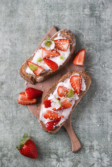 Sandwich mit Joghurtcreme und Erdbeeren - MYF02042