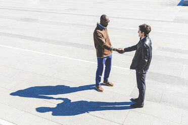 Two businessmen shaking hands outdoors - WPEF00612