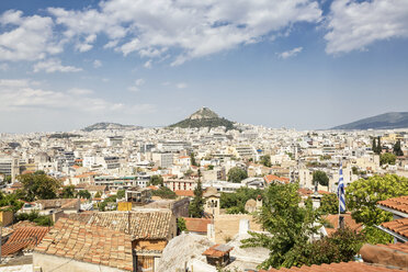 Griechenland, Attika, Athen, Blick vom Stadtteil Plaka auf den Berg Lycabettus - MAMF00140