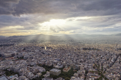 Griechenland, Attika, Athen, Blick vom Berg Lycabettus über die Stadt, lizenzfreies Stockfoto