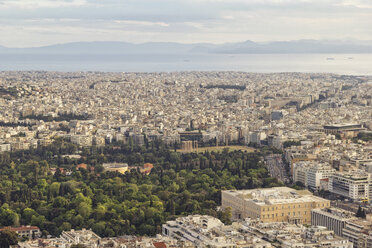 Griechenland, Attika, Athen, Blick vom Berg Lycabettus über Stadt und Olympieion - MAMF00151