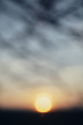 Bulgarien, verschwommener Sonnenuntergang, lizenzfreies Stockfoto