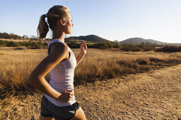 Young woman jogging, Poway, CA, USA - ISF16353