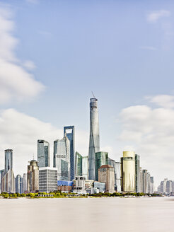 Pudong skyline and river Huangpu from the Bund, Shanghai, China - ISF16375