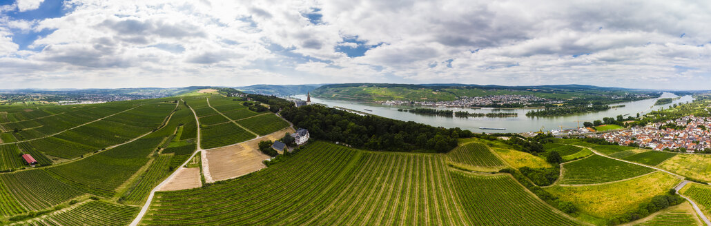 Deutschland, Rheinland-Pfalz, Region Bingen, Rochusberg und Rochuskapelle, Luftaufnahme von Kempen am Rhein und Rüdesheim am Rhein - AMF05802