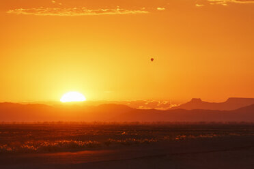 Sonnenuntergang in Namibia - CUF38952