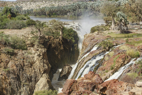 Erhöhter Blick auf den Wasserfall, Epupa Falls, Namibia, lizenzfreies Stockfoto