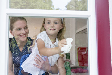 Mother and daughter cleaning window - CUF39019