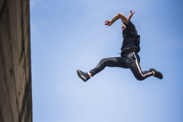 Man jumping in the air - ACPF00093