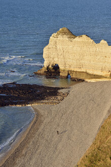 Frankreich, Haute-Normandie, bei Etretat, Naturbogen Porte d'Amaont - RUEF01918