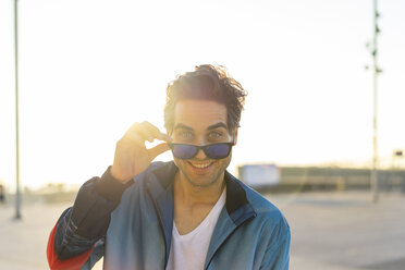 Happy man with sunglasses, portrait - AFVF00676