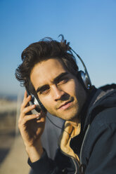 Man with headphones, portrait - AFVF00689