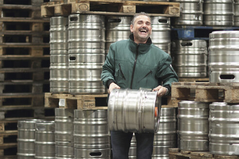 Brewery worker carrying barrel - CUF39931