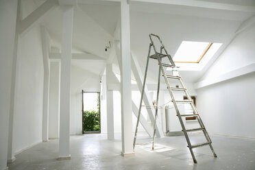 Metal ladder in empty house - CUF40274