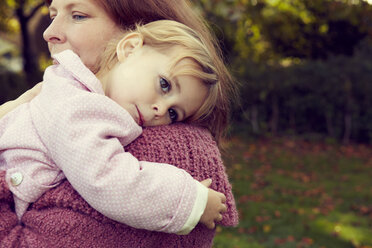 Mother hugging daughter - CUF40417