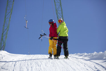 Skifahrer am Schlepplift in Kuhtai , Tirol, Österreich - CUF40506