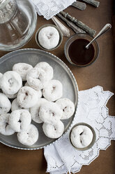 Tablett mit Donuts und Kaffee - CUF41122