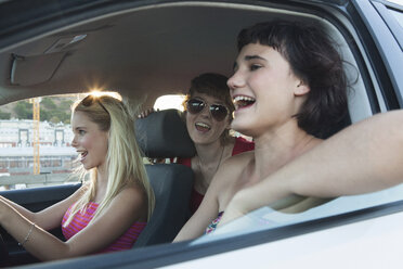 Young women laughing in car - CUF41255