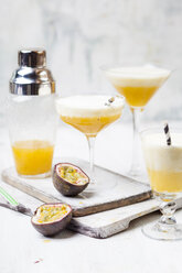 Cremiger Sommerfrüchtecocktail mit Maracujasaft, Orangensaft, Zitronensaft, Ananassaft, Vanille, Sahne - SBDF03612