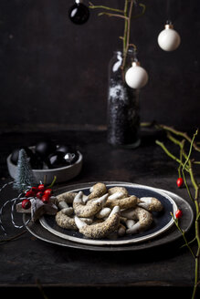 Mohnplätzchen mit weißer Schokolade zur Weihnachtszeit - SBDF03634