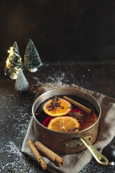 Pot of mulled wine - SBDF03650