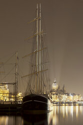 View from Oosterdok towards Sint-Nicolaasbasiliek (Basilica of Saint Nicholas), Amsterdam, Netherlands - CUF41488