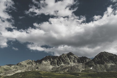 Schweiz, Graubünden, Tiefencastel, Berglandschaft am Albulapass - DWIF00934